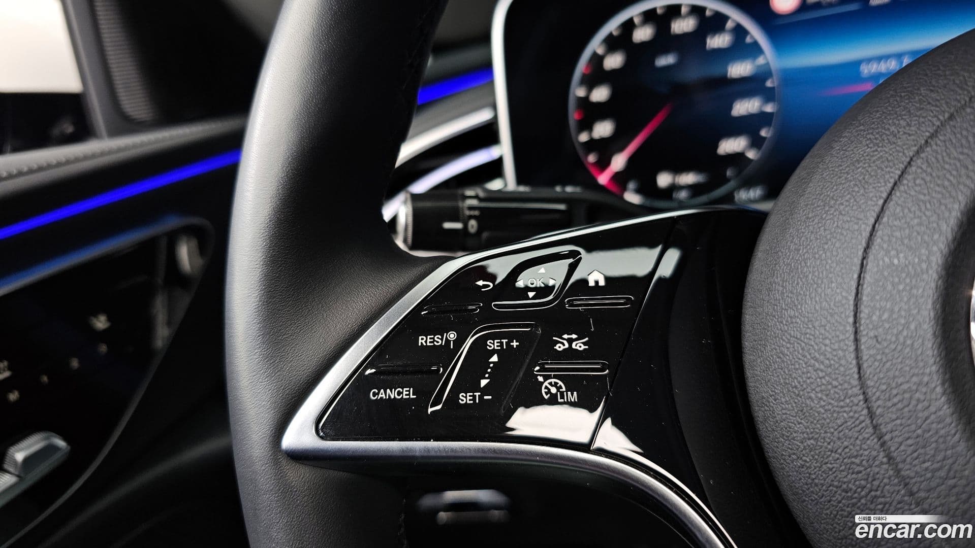 Main__Slider__Photo:E-Class Mercedes-Benz 2024.7-11