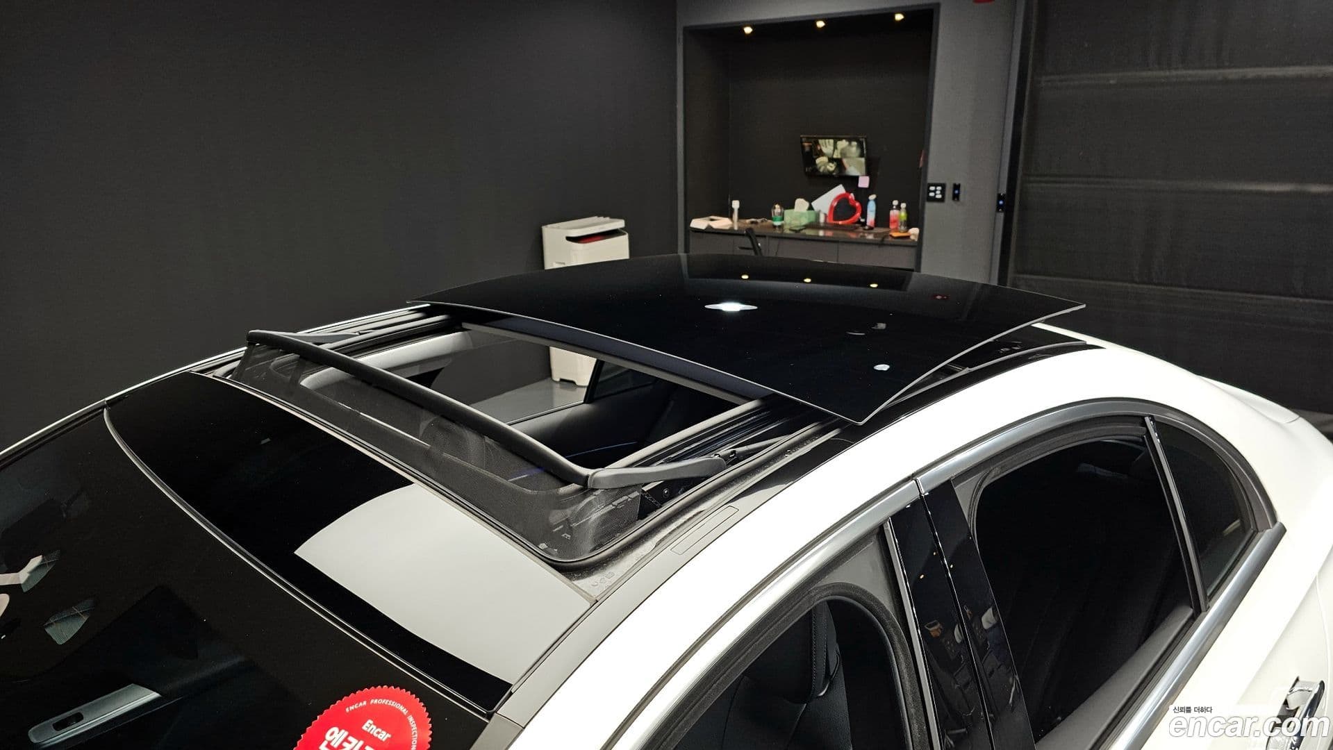 Main__Slider__Photo:E-Class Mercedes-Benz 2024.7-17