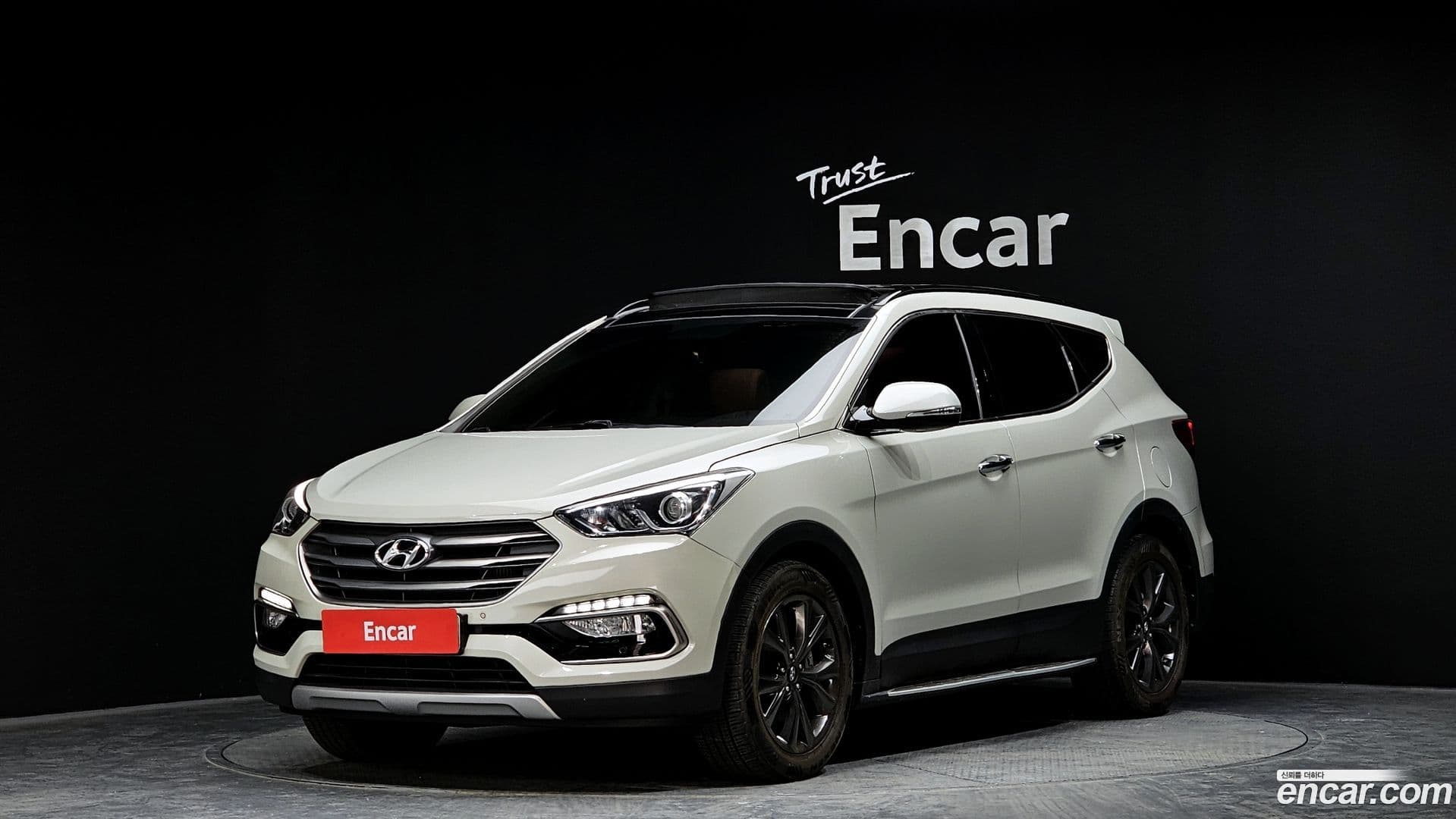 Main__Slider__Photo:Santafe Hyundai 2016.1-0