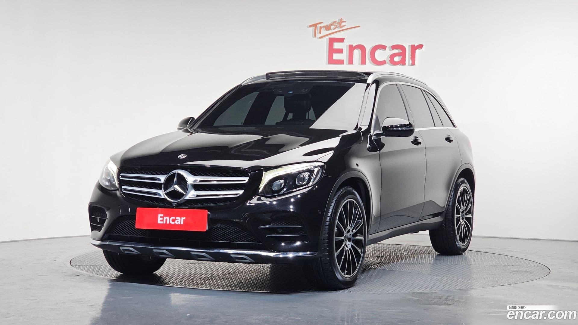 Main__Slider__Photo:GLC-Class Mercedes-Benz 2017.5-0