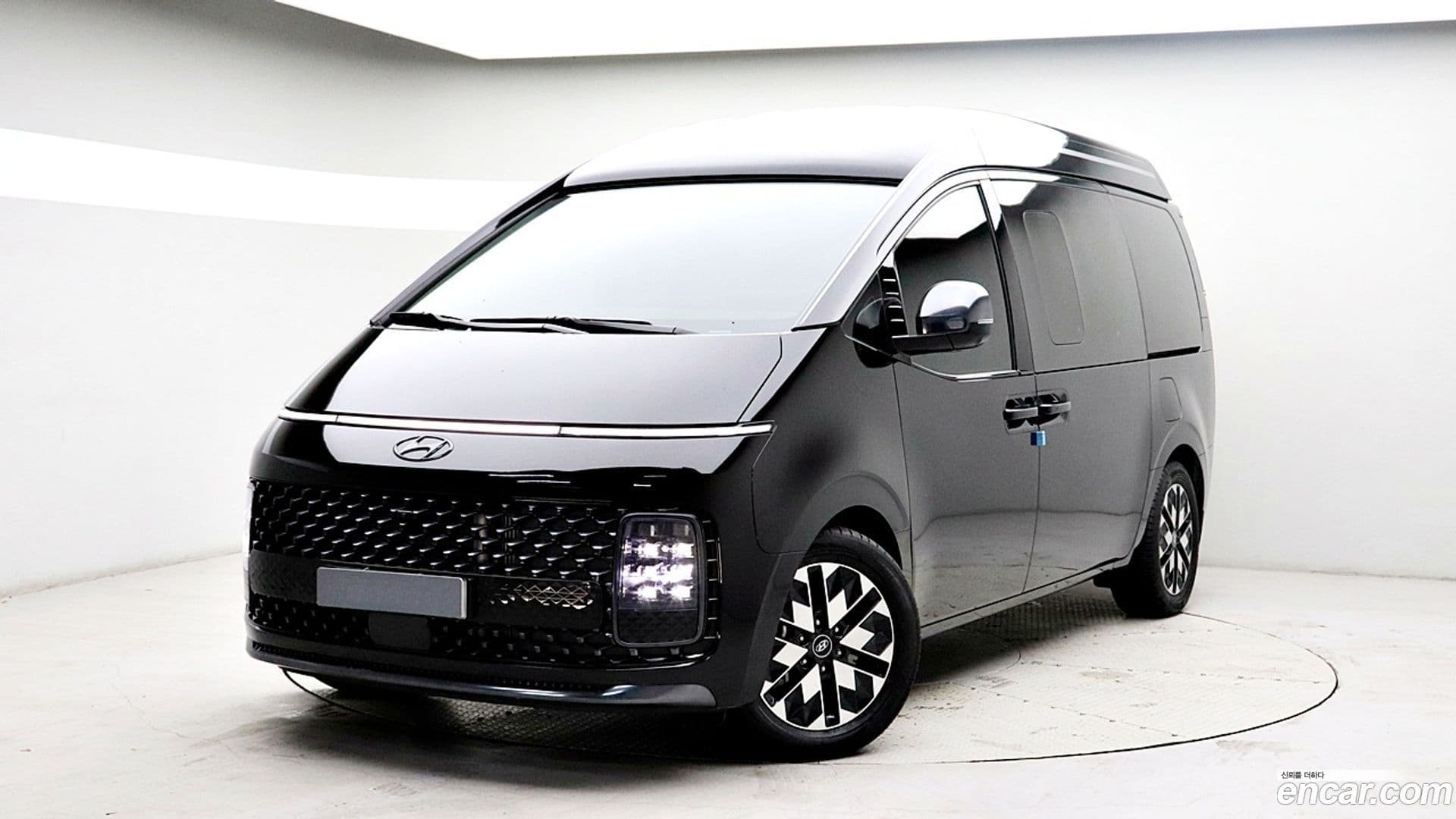 Main__Slider__Photo:Staria Hyundai 2023.3-0