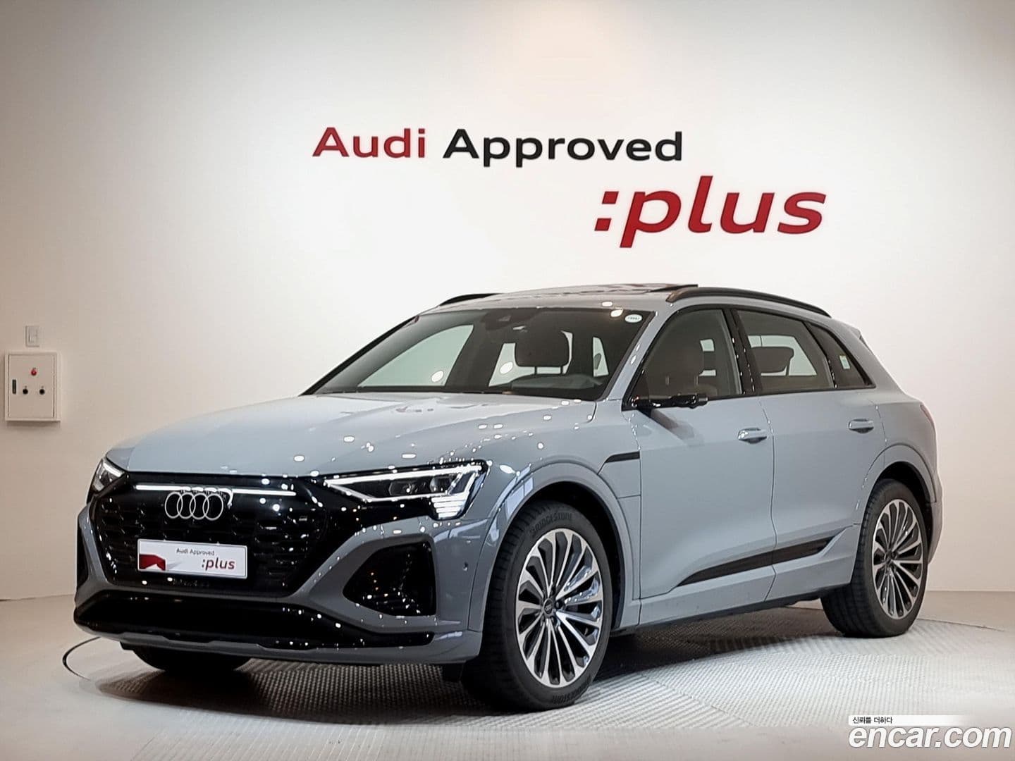 Main__Slider__Photo:Q8 e-tron Audi 2024.11-0