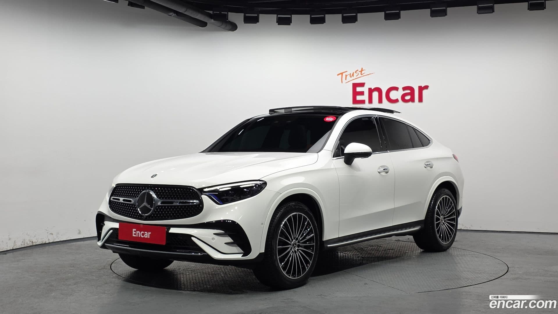 Main__Slider__Photo:GLC-Class Mercedes-Benz 2024.5-0