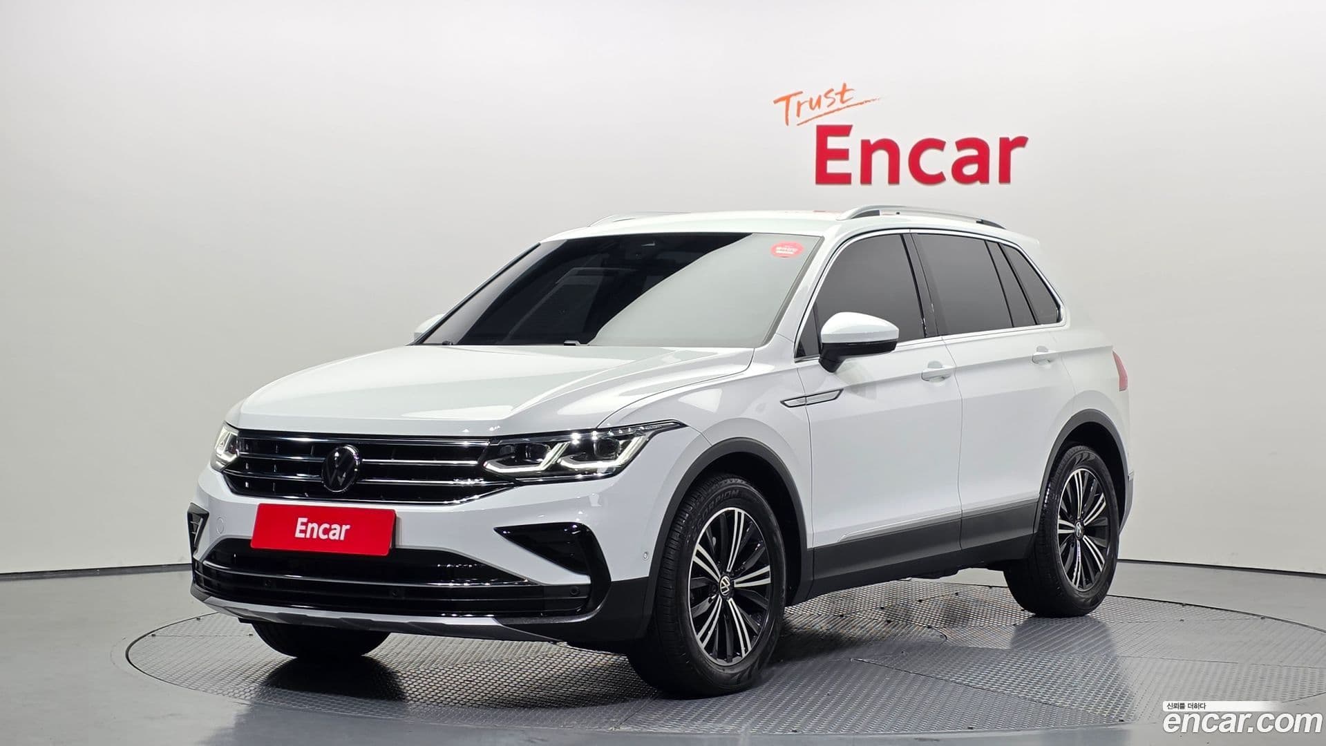 Main__Slider__Photo:Tiguan Volkswagen 2023.9-0
