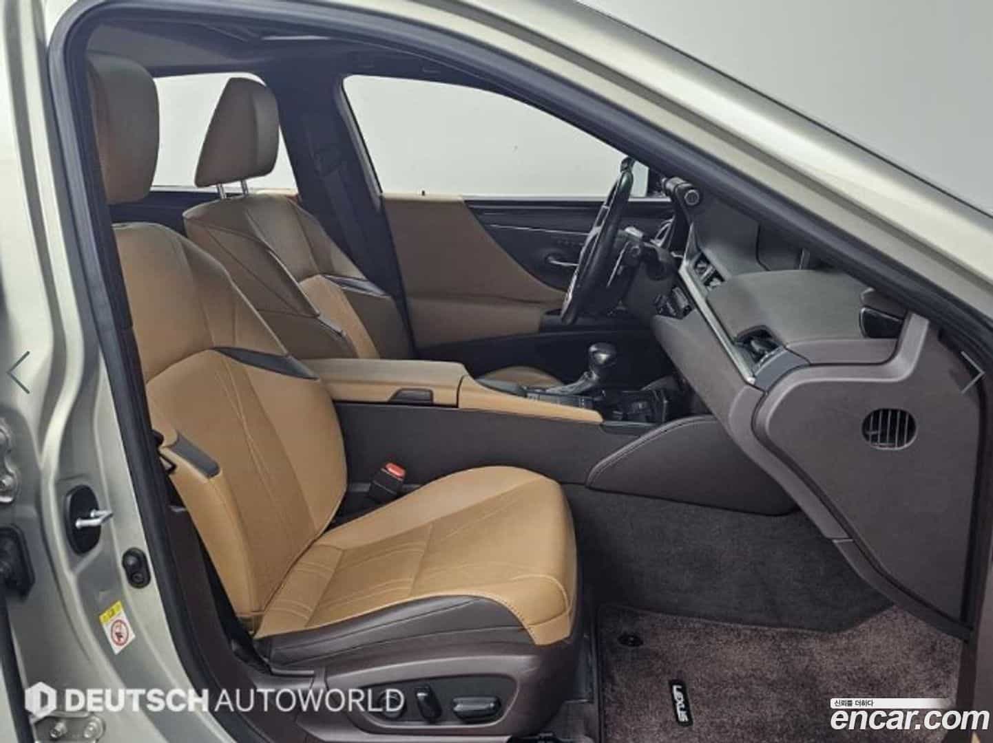ES Lexus 2019.1-INNER-010