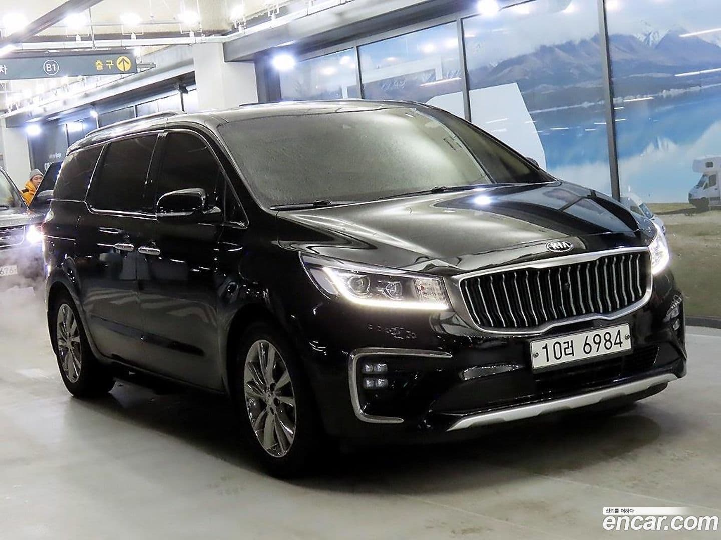 Main__Slider__Photo:Canival Kia 2018.8-0