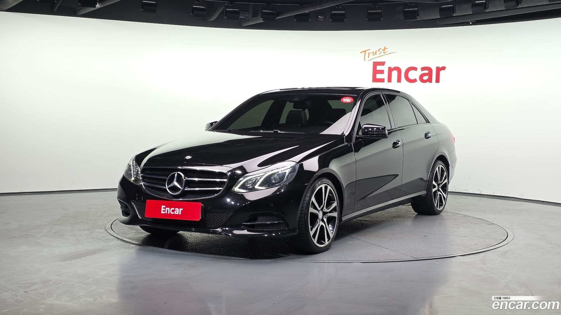 Main__Slider__Photo:E-Class Mercedes-Benz 2016.3-0