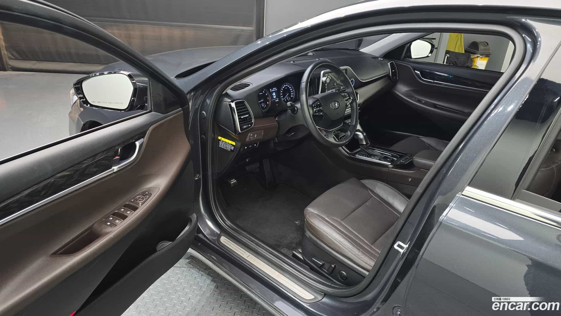 Grandeur Hyundai 2017.10-OPTION-015