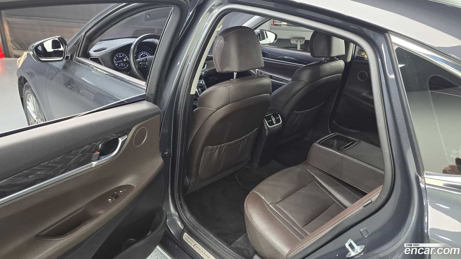 Grandeur Hyundai 2017.10-OPTION-016