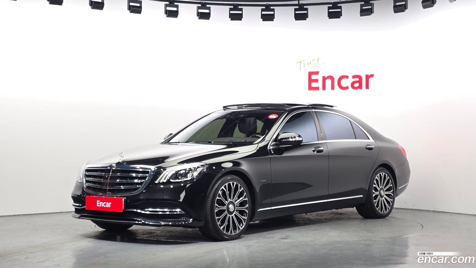 Main__Slider__Photo:S-Class Mercedes-Benz 2020.9-0