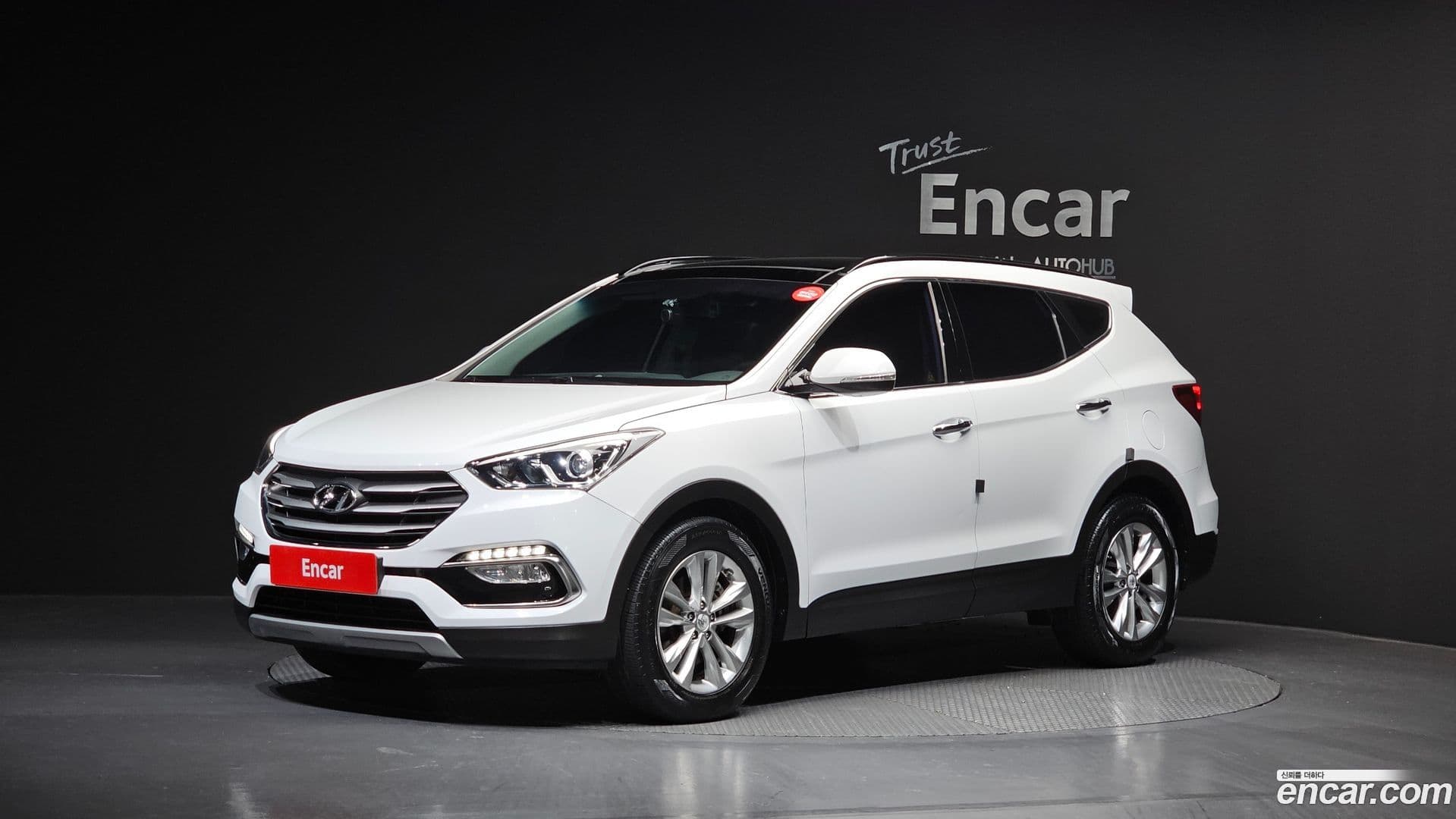 Main__Slider__Photo:Santafe Hyundai 2015.6-0