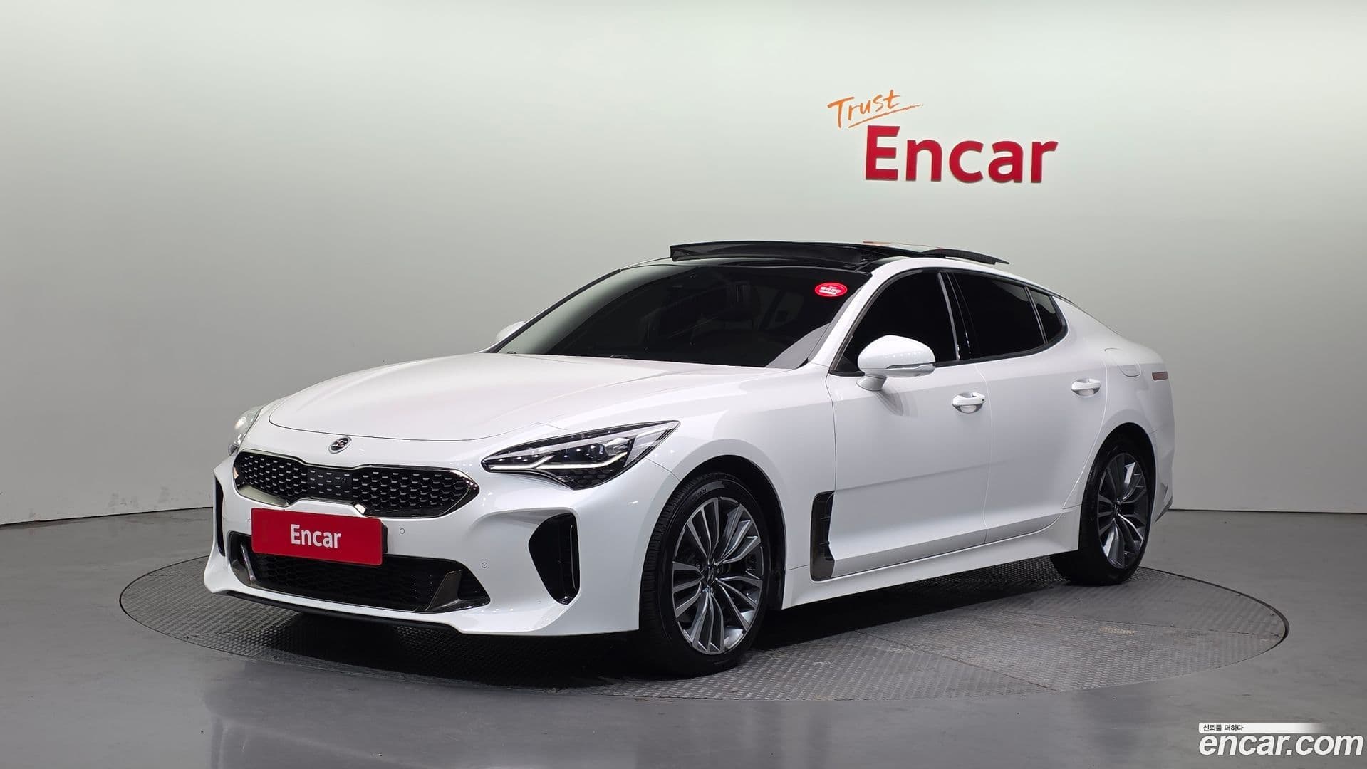 Main__Slider__Photo:Stinger Kia 2019.8-0