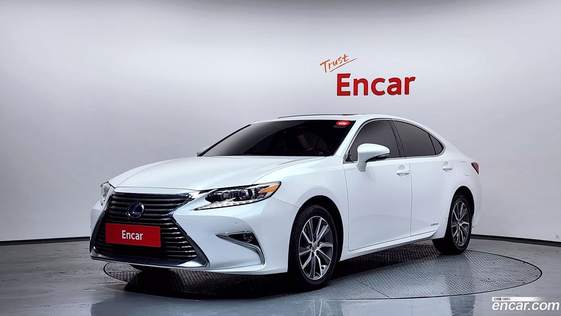 Main__Slider__Photo:ES Lexus 2018.0-0