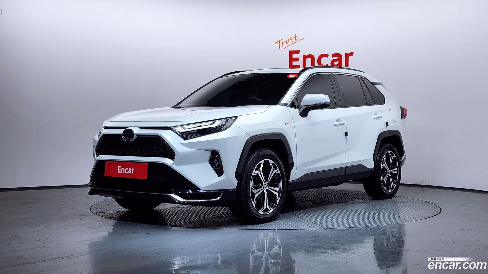 Main__Slider__Photo:RAV4 Toyota 2025.10-0