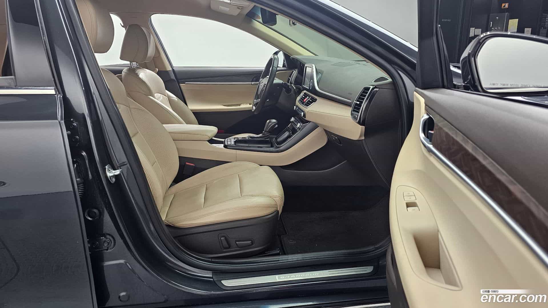 Grandeur Hyundai 2017.2-INNER-010