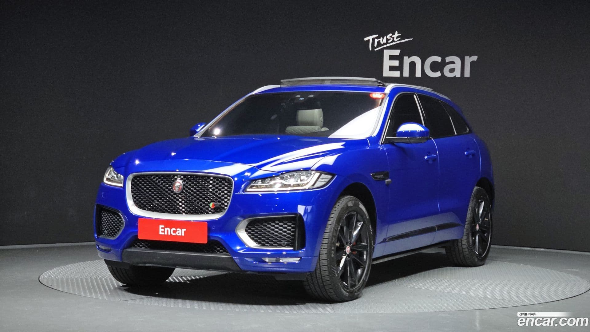 Main__Slider__Photo:F-PACE Jaguar 2016.8-0