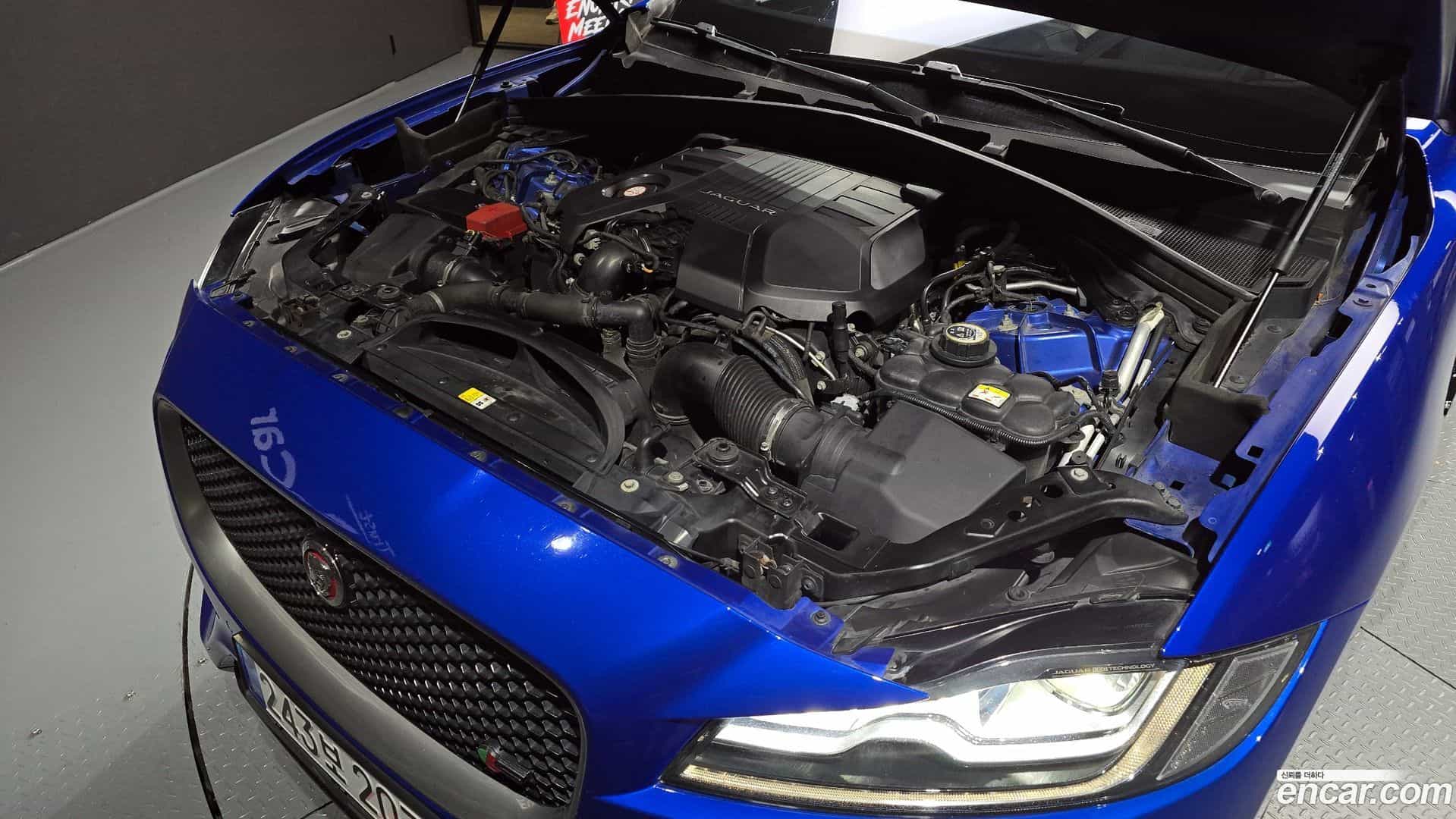 F-PACE Jaguar 2016.8-INNER-006