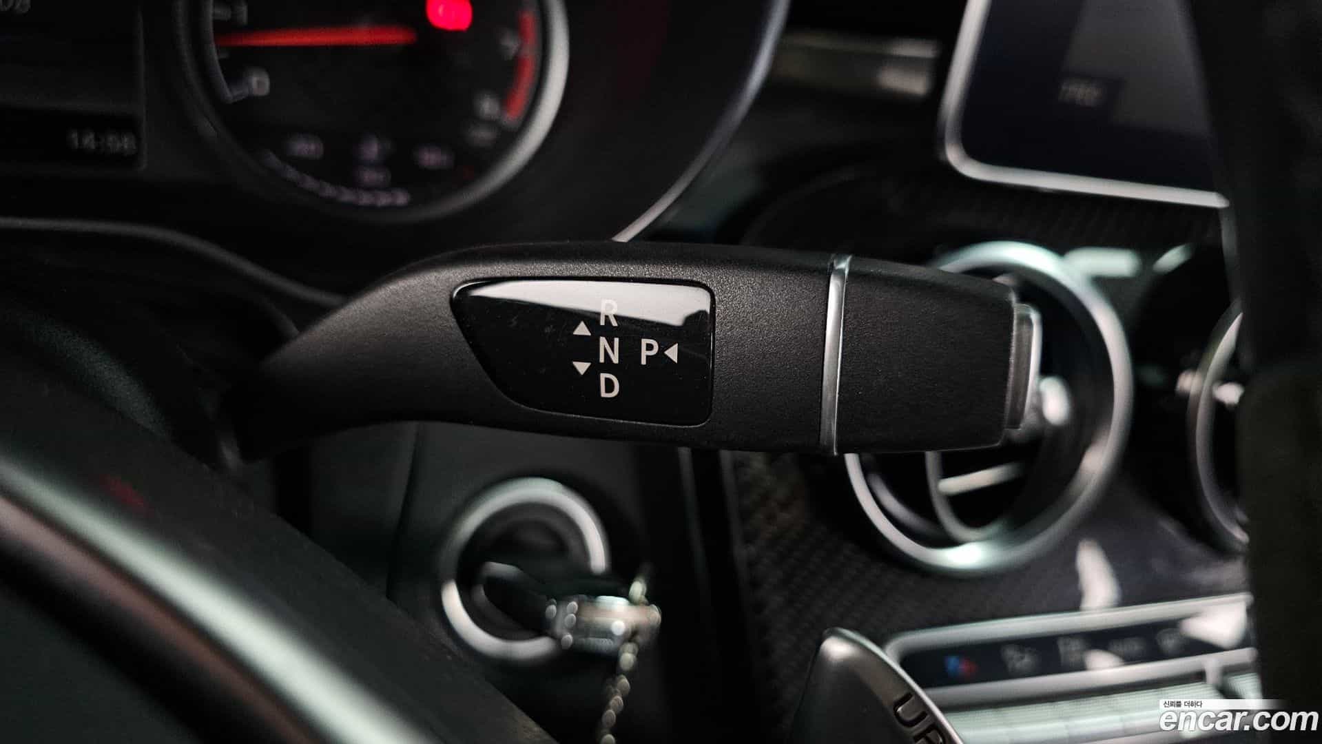 GLC-Class Mercedes-Benz 2019.10-INNER-009