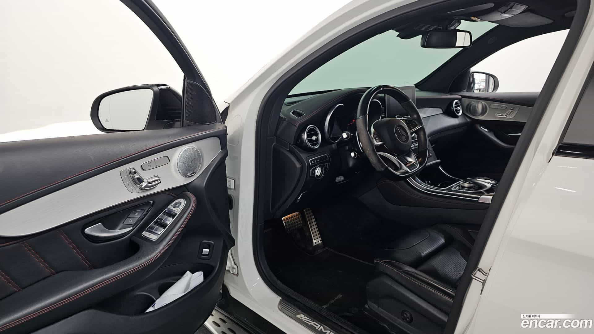 GLC-Class Mercedes-Benz 2019.10-INNER-010