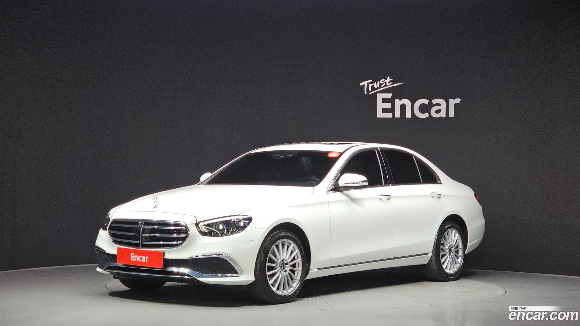 Main__Slider__Photo:E-Class Mercedes-Benz 2021.0-0