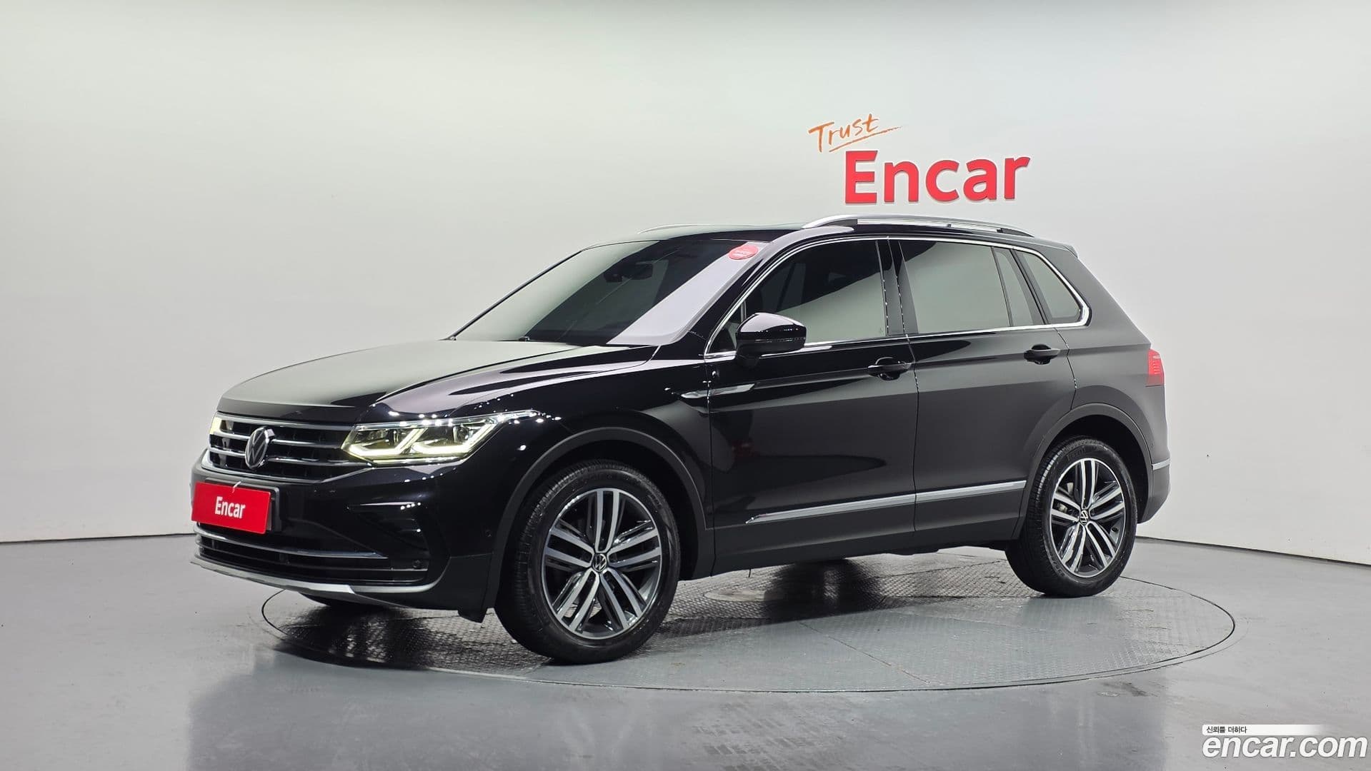 Main__Slider__Photo:Tiguan Volkswagen 2022.1-0