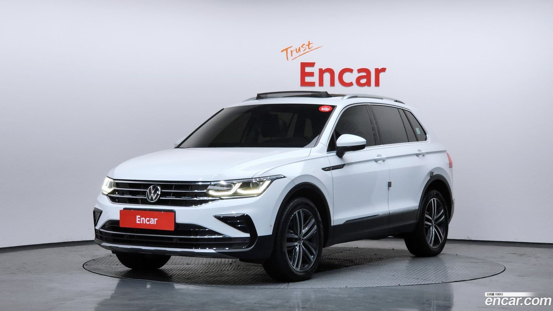 Main__Slider__Photo:Tiguan Volkswagen 2023.6-0