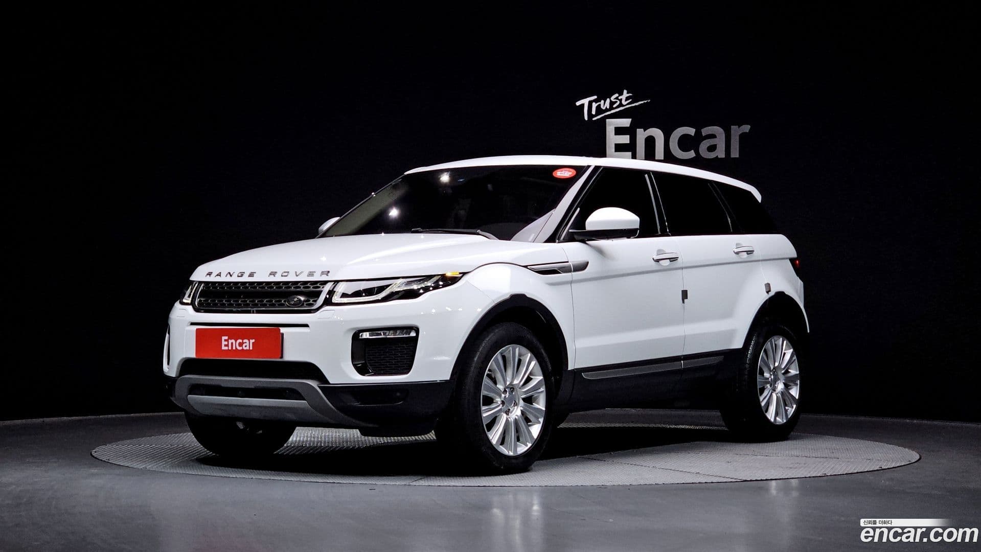 Main__Slider__Photo:Range Rover Evoque Land Rover 2018.2-0