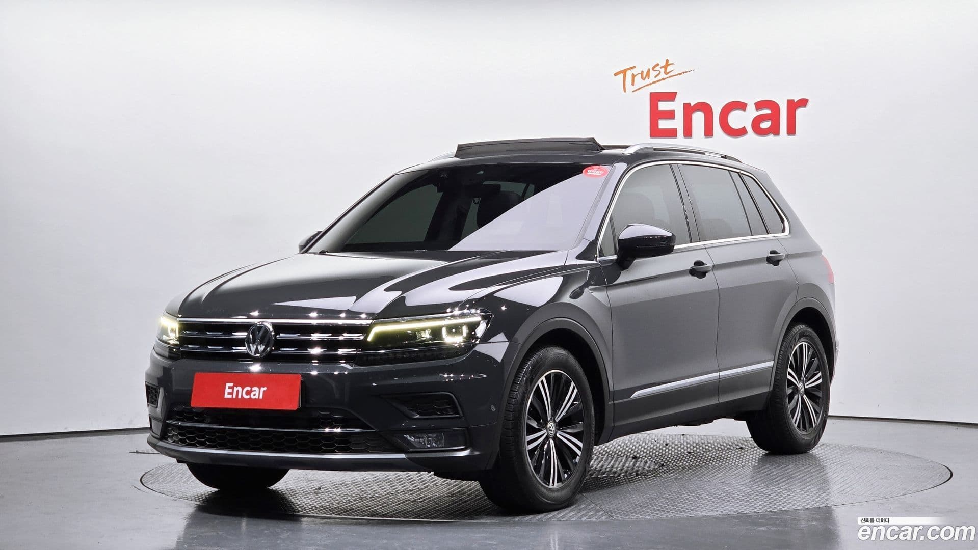 Main__Slider__Photo:Tiguan Volkswagen 2018.7-0