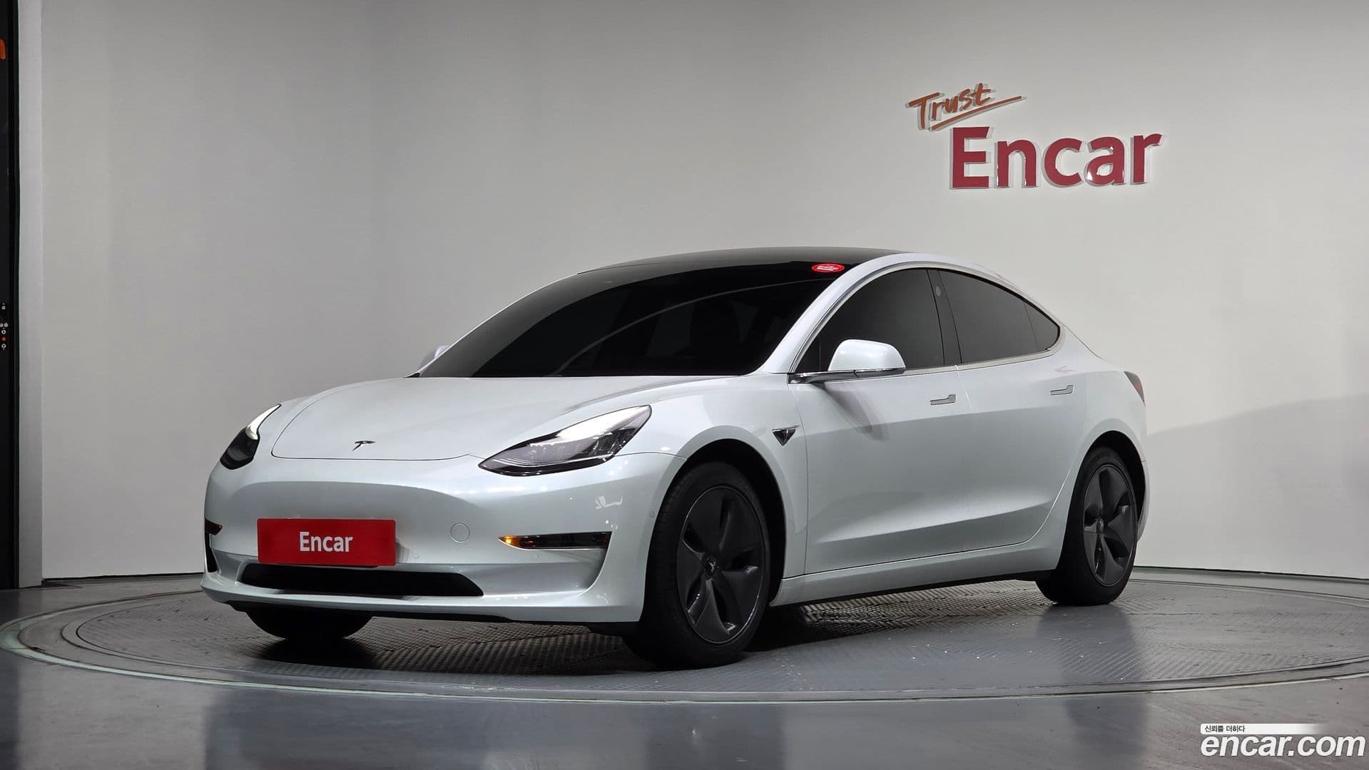 Main__Slider__Photo:Model 3 Tesla 2020.10-0