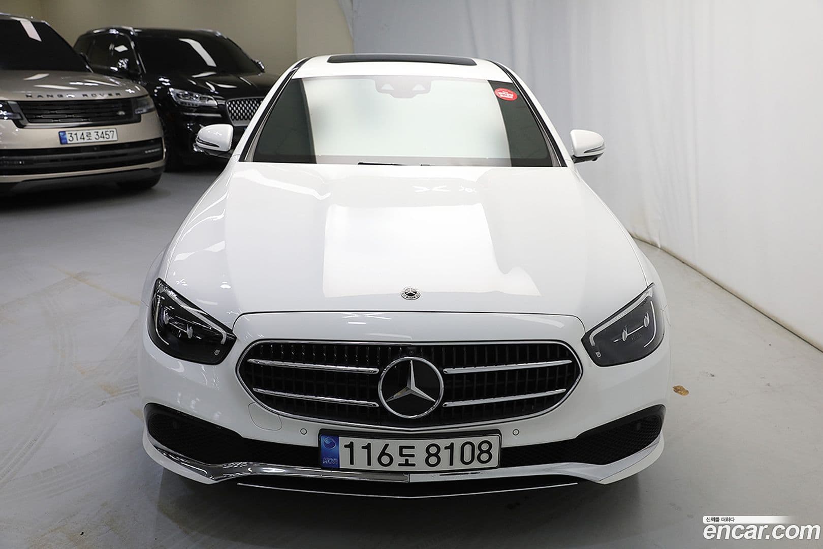 Main__Slider__Photo:E-Class Mercedes-Benz 2022.6-0