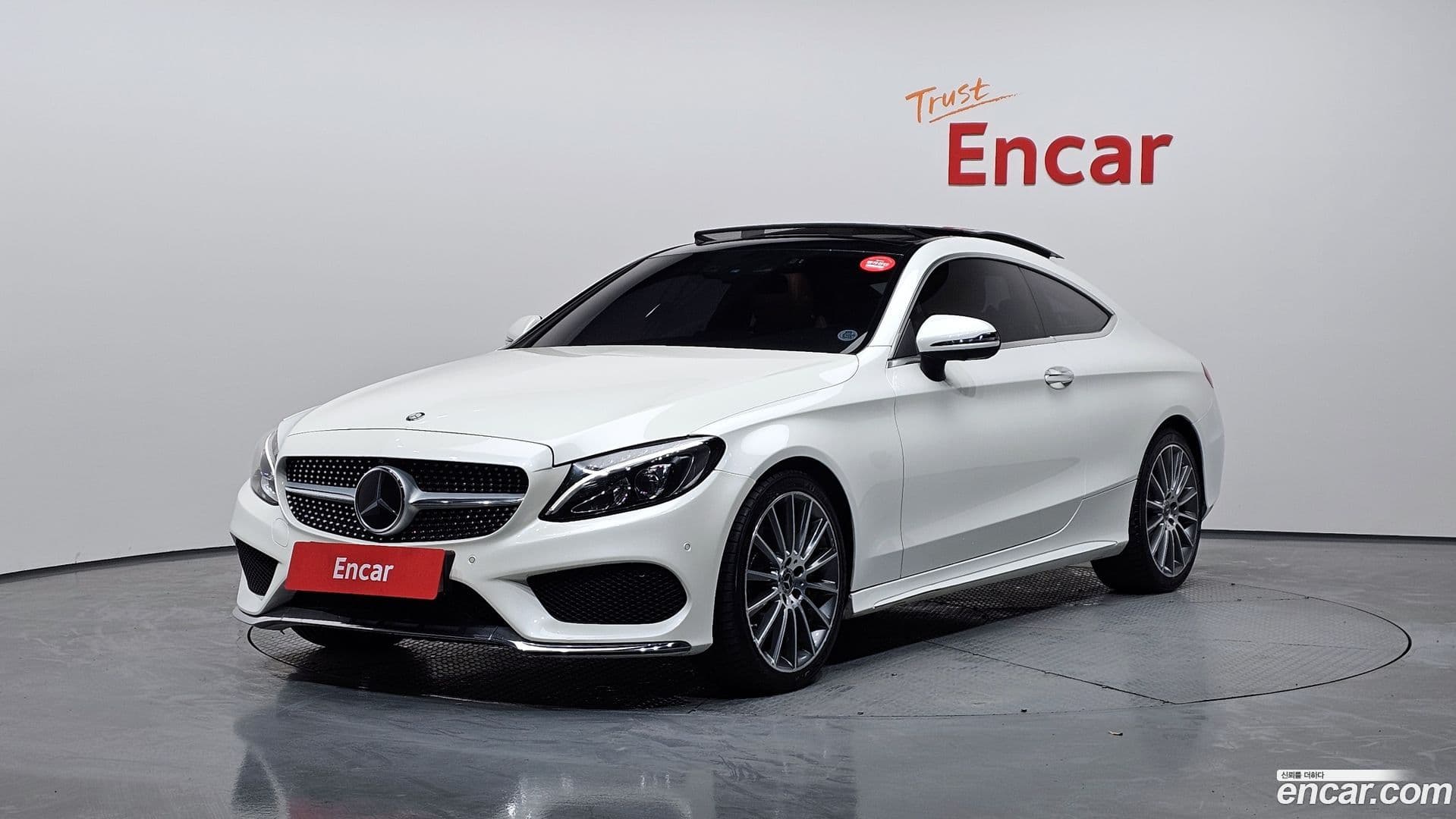 Main__Slider__Photo:C-Class Mercedes-Benz 2017.5-0