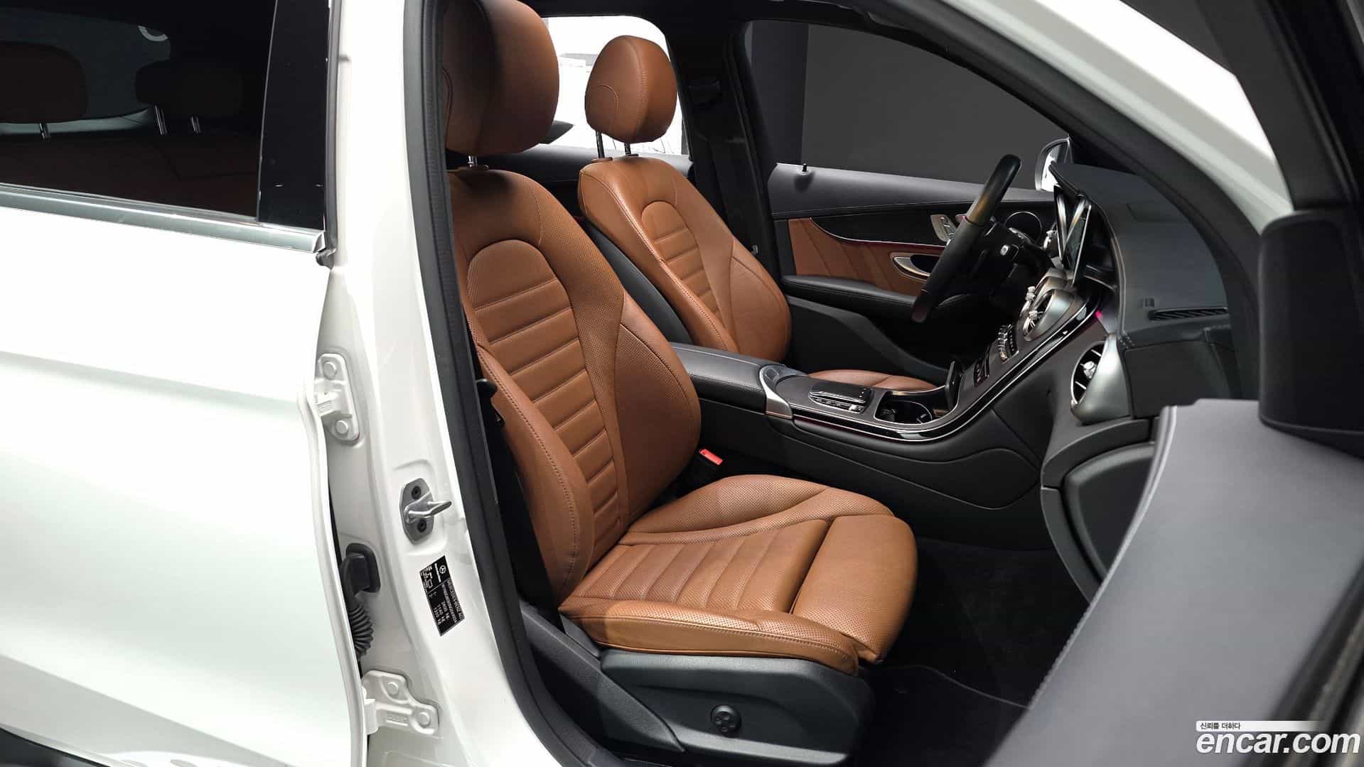 GLC-Class Mercedes-Benz 2022.11-INNER-010