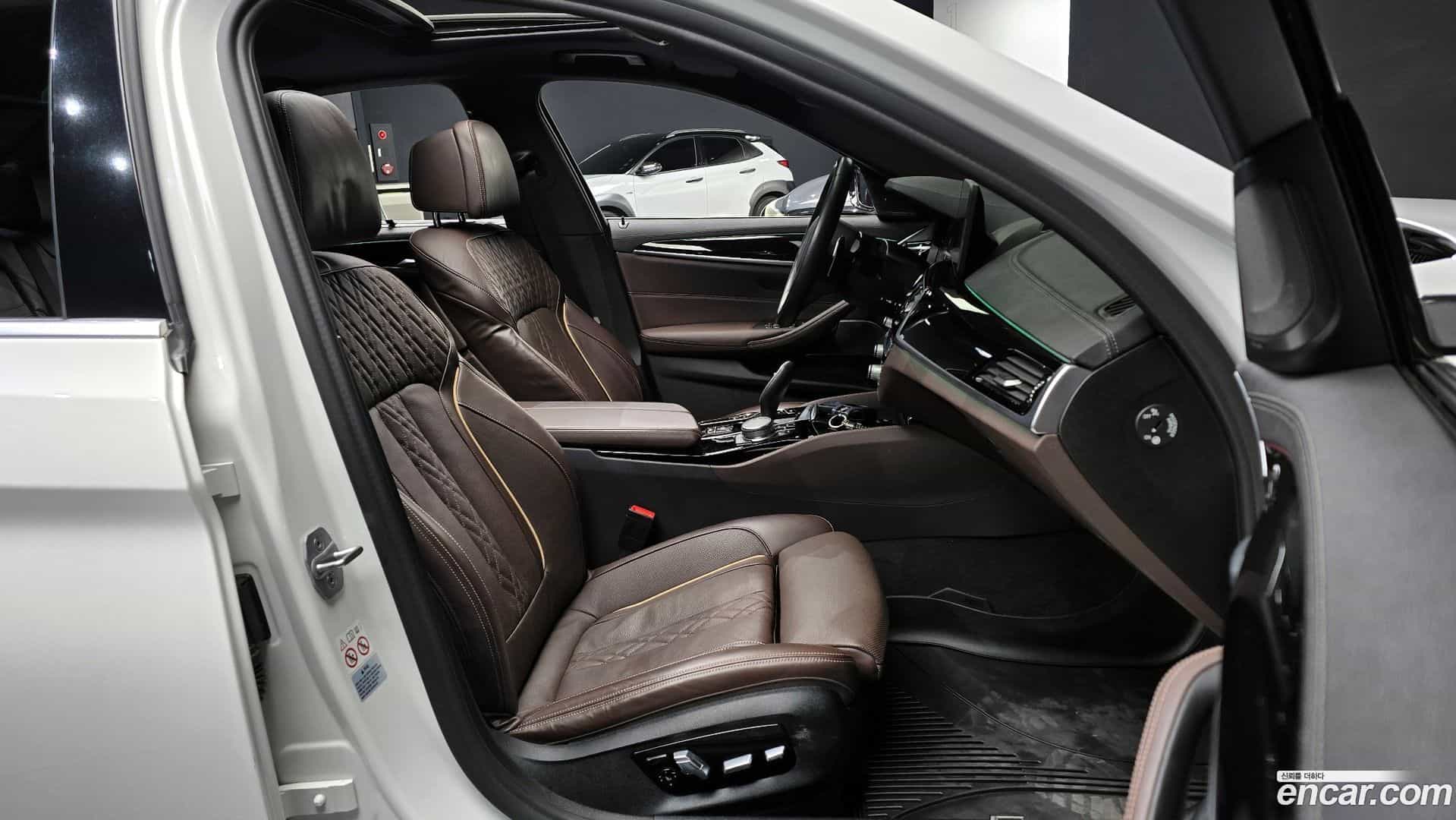 5-Series BMW 2022.0-INNER-010