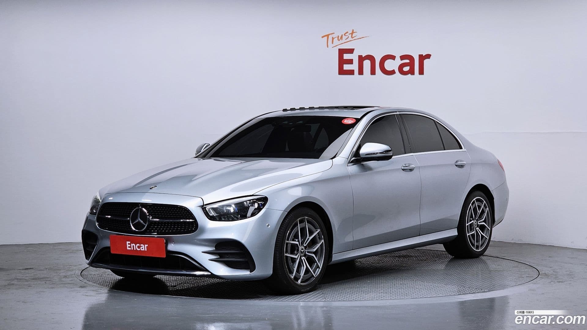 Main__Slider__Photo:E-Class Mercedes-Benz 2020.10-0