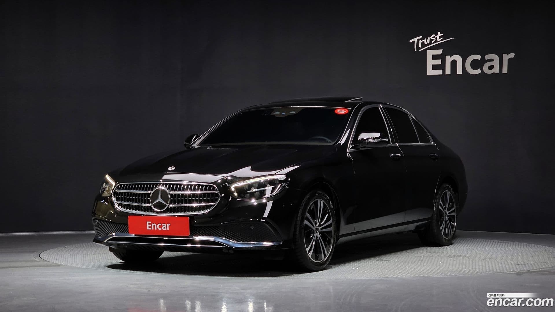 Main__Slider__Photo:E-Class Mercedes-Benz 2021.1-0