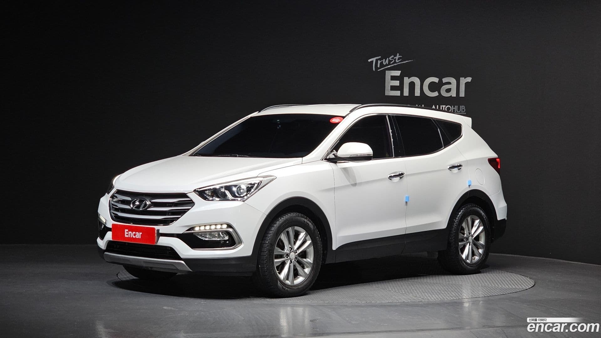 Main__Slider__Photo:Santafe Hyundai 2016.9-0