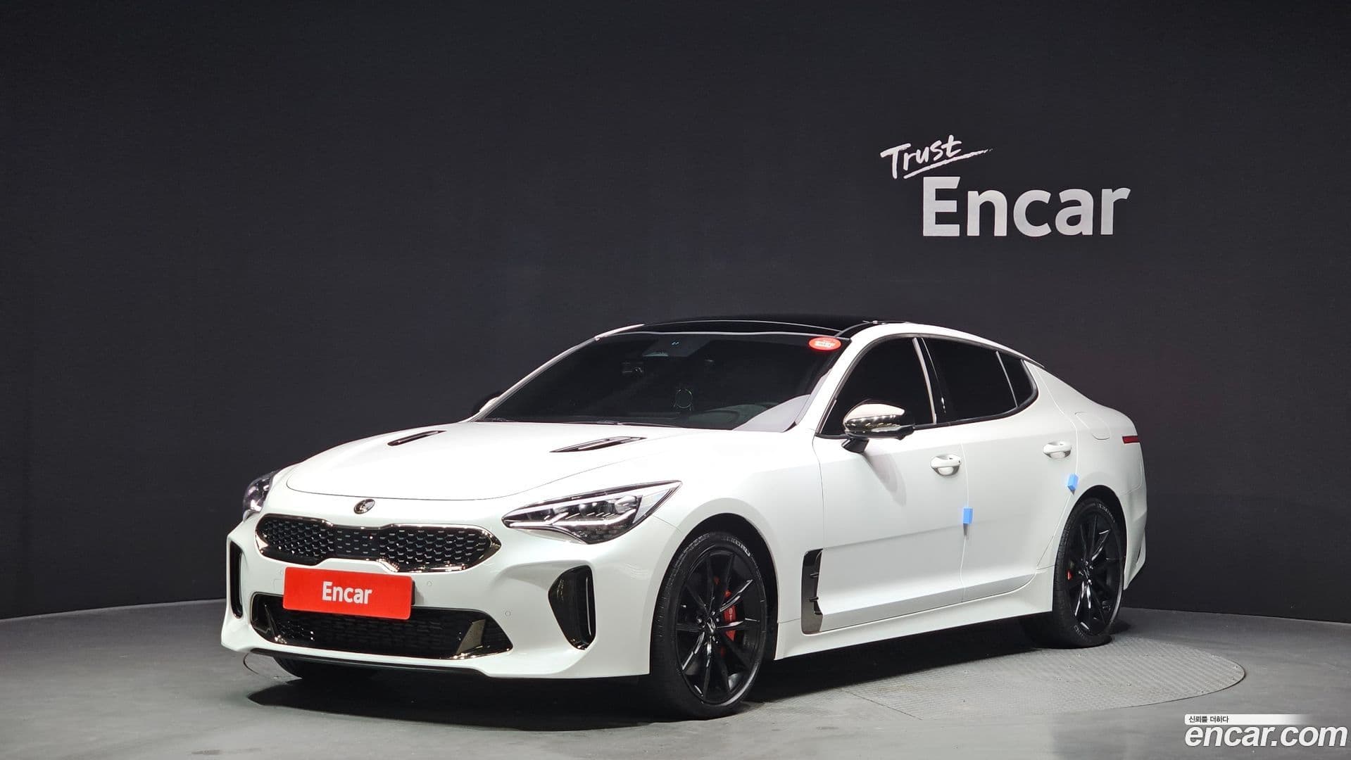 Main__Slider__Photo:Stinger Kia 2022.10-0