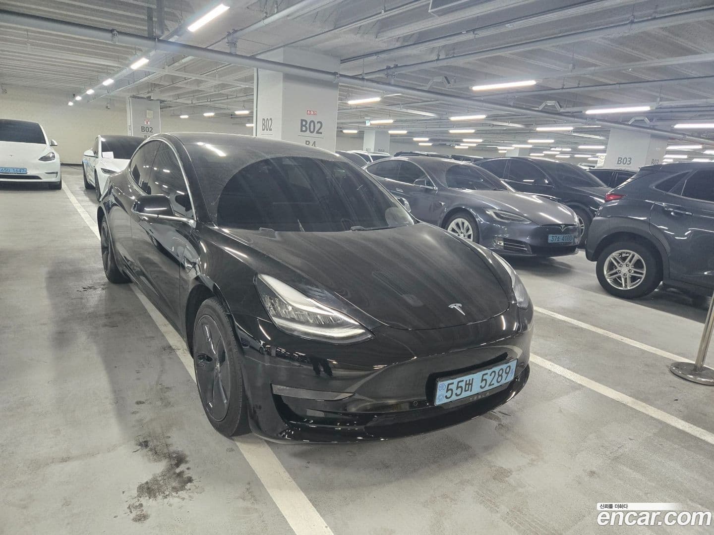 Main__Slider__Photo:Model 3 Tesla 2019.10-0