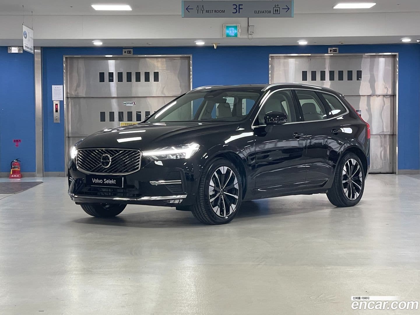 Main__Slider__Photo:XC60 Volvo 2025.7-0