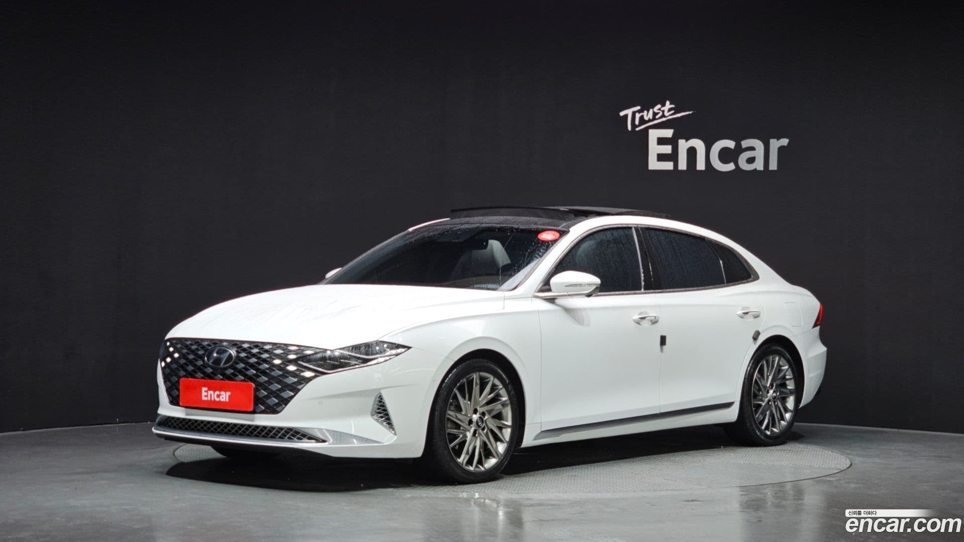 Main__Slider__Photo:Grandeur Hyundai 2019.11-0