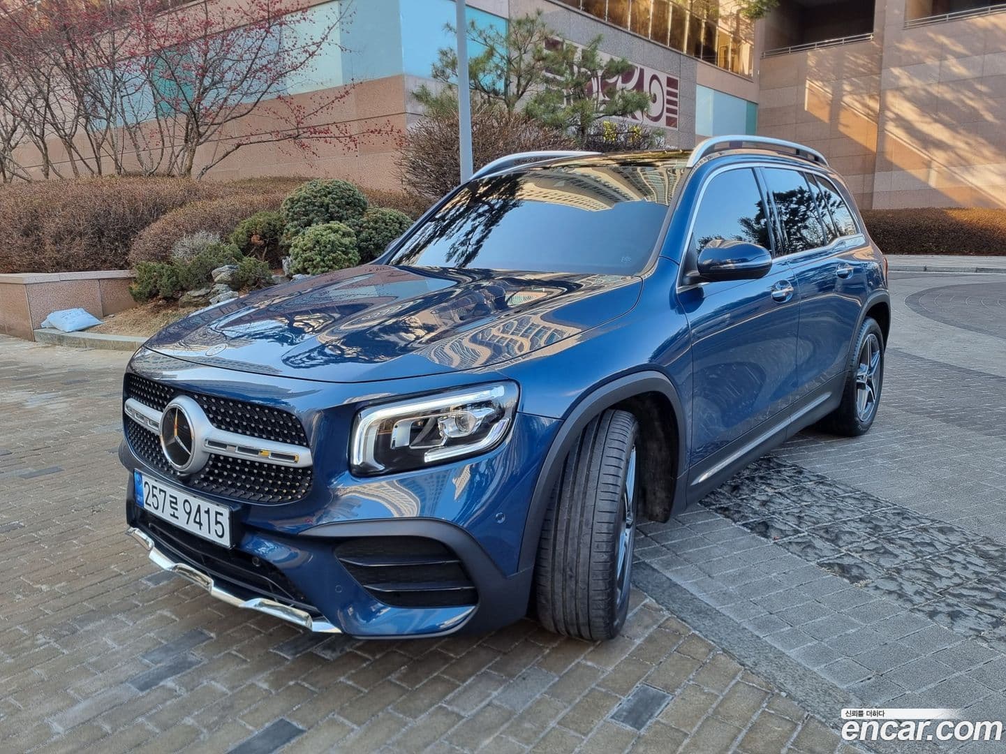 Main__Slider__Photo:GLB-Class Mercedes-Benz 2023.9-0