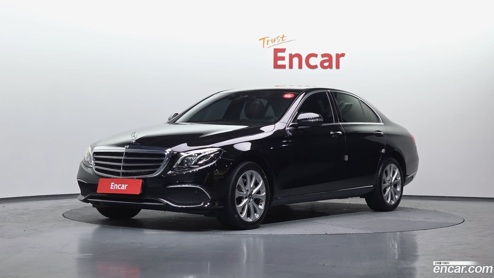 Main__Slider__Photo:E-Class Mercedes-Benz 2019.5-0