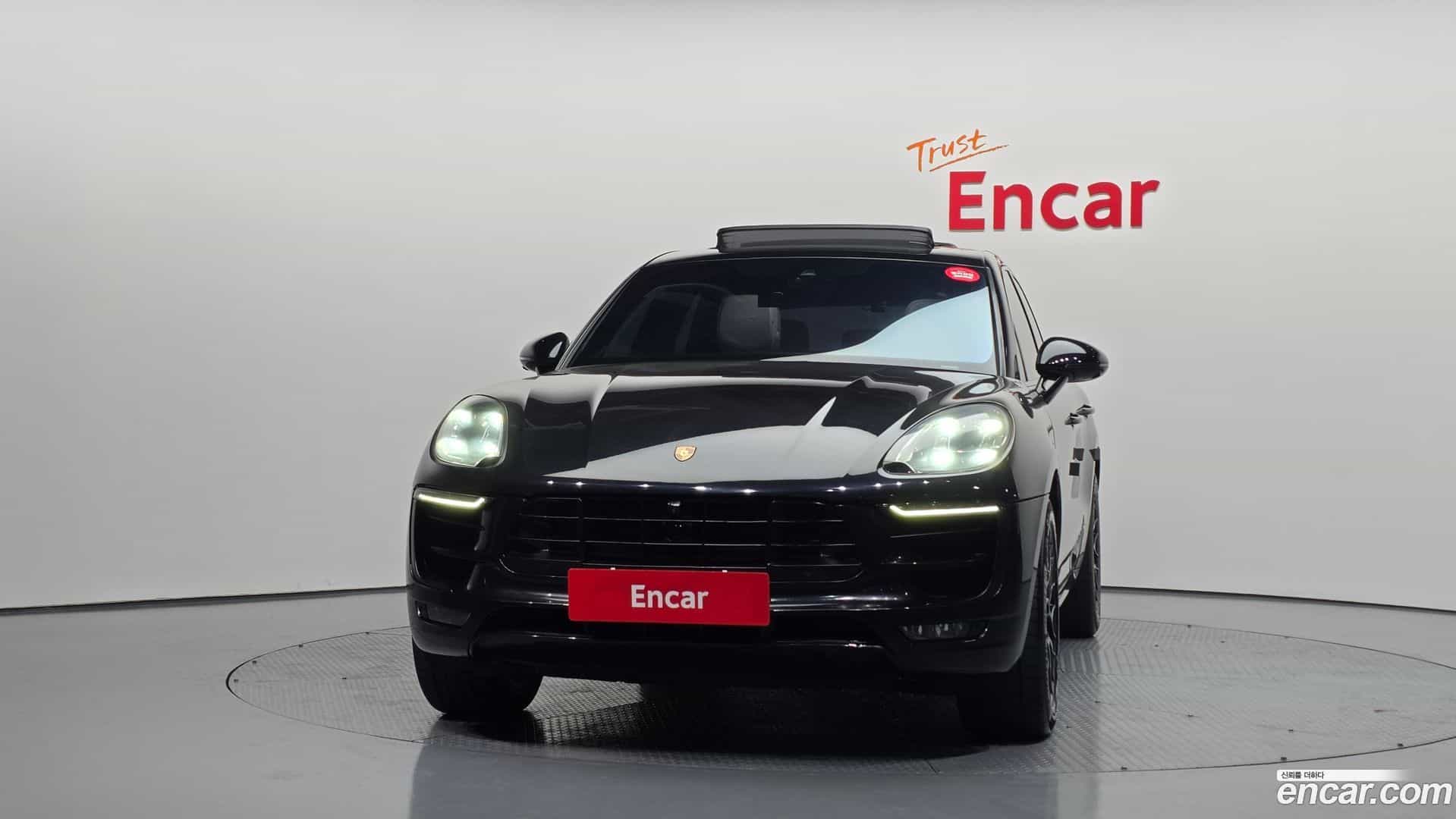 Macan Porsche 2017.9-OUTER-003