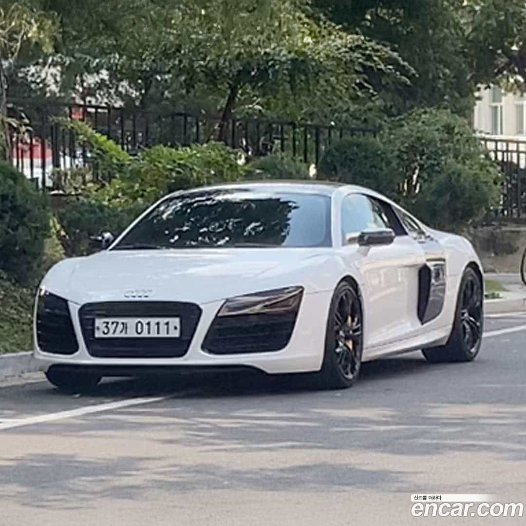 R8 Audi 2015.11-OUTER-001