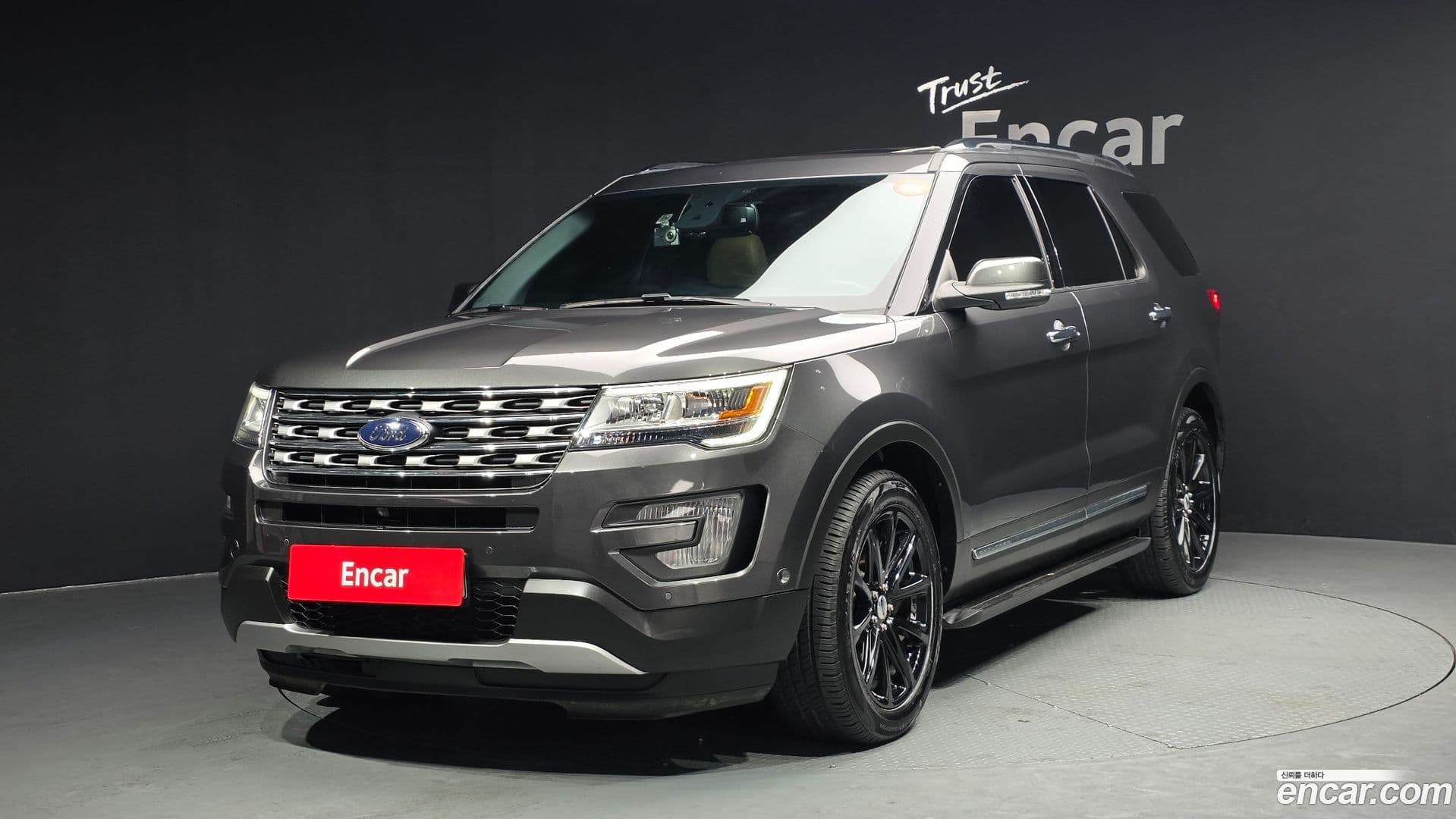 Main__Slider__Photo:Explorer Ford 2017.11-0
