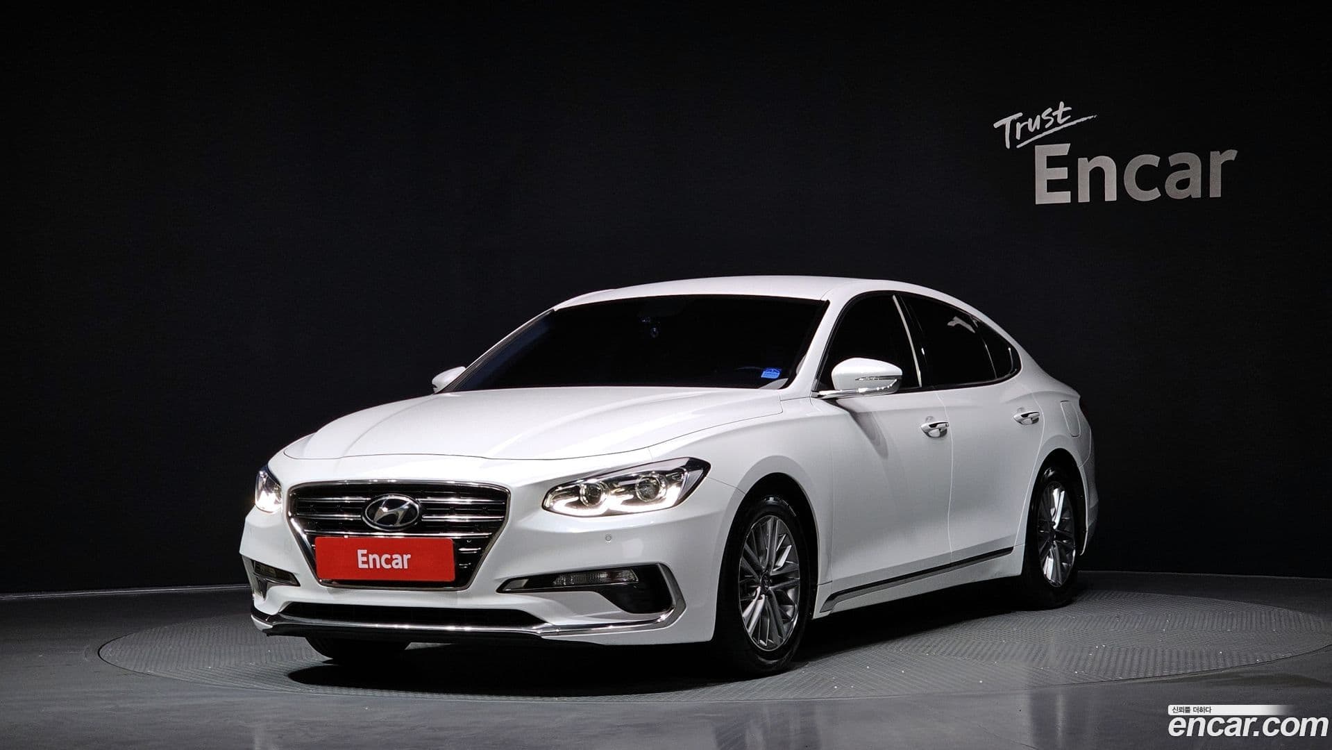 Main__Slider__Photo:Grandeur Hyundai 2018.4-0