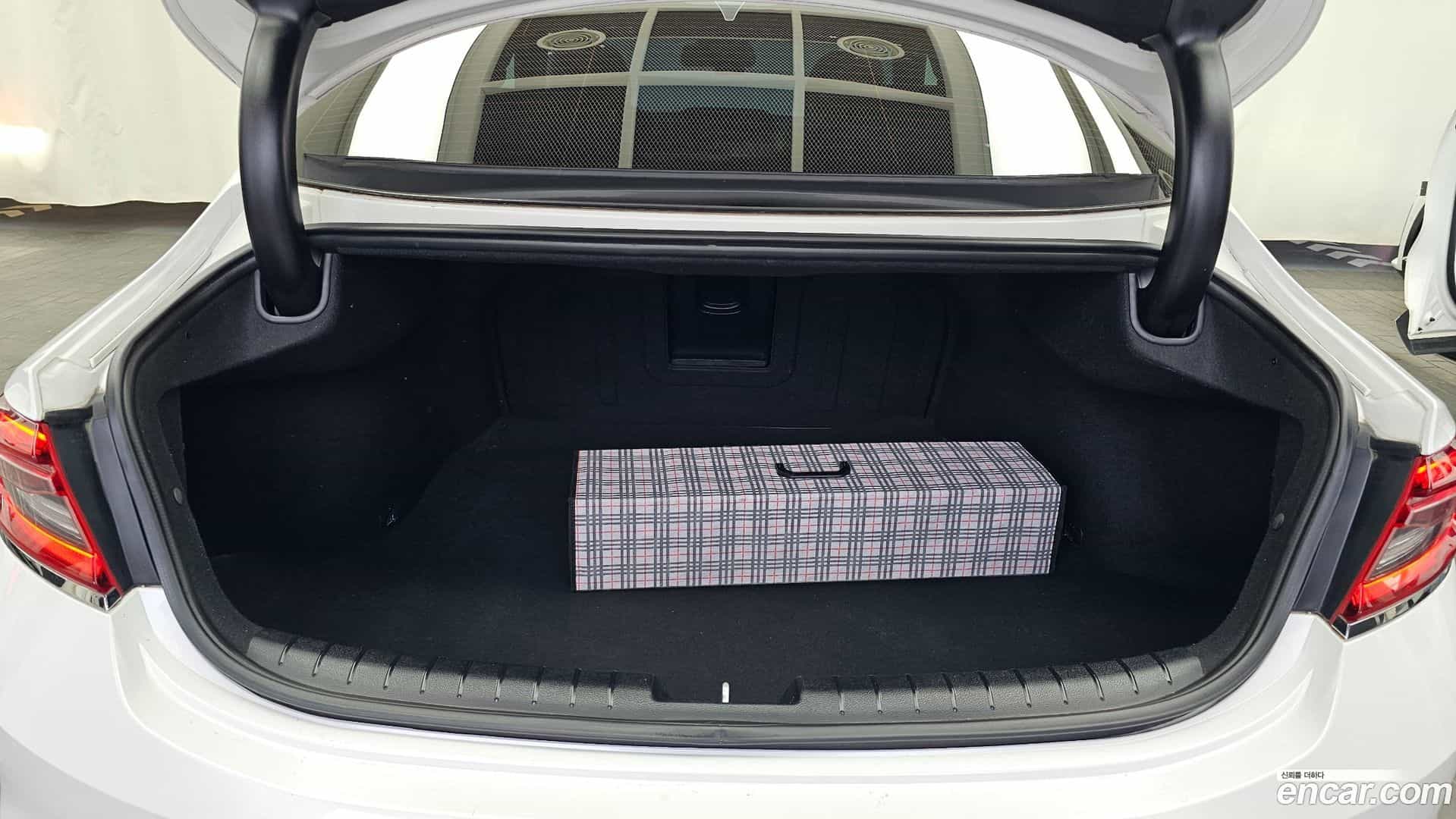 Grandeur Hyundai 2018.4-OPTION-024