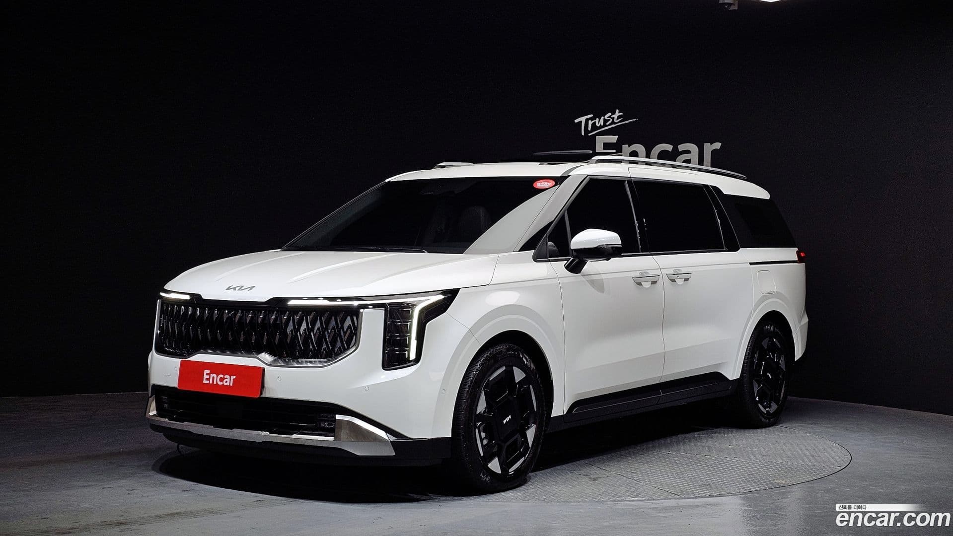 Main__Slider__Photo:Canival Kia 2025.5-0