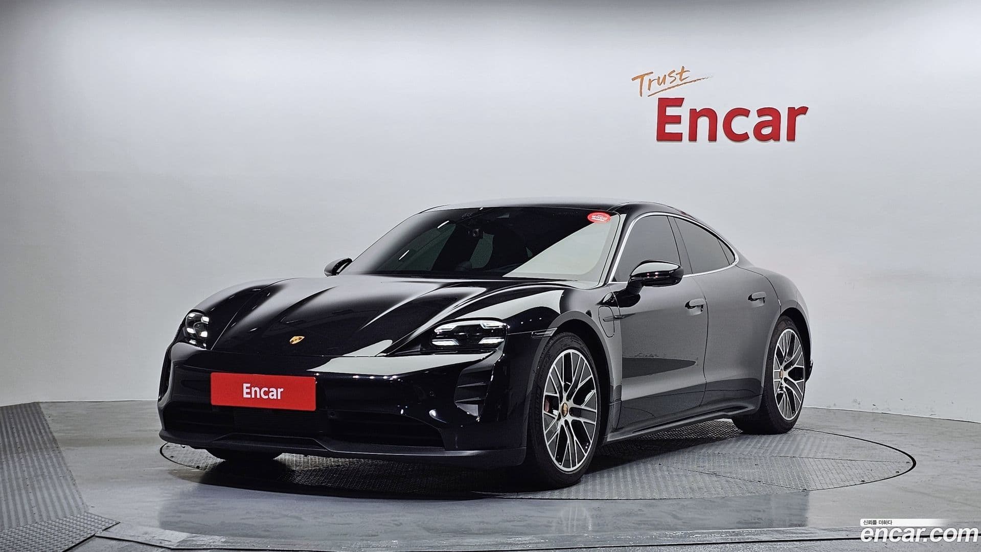 Main__Slider__Photo:Taycan Porsche 2021.7-0