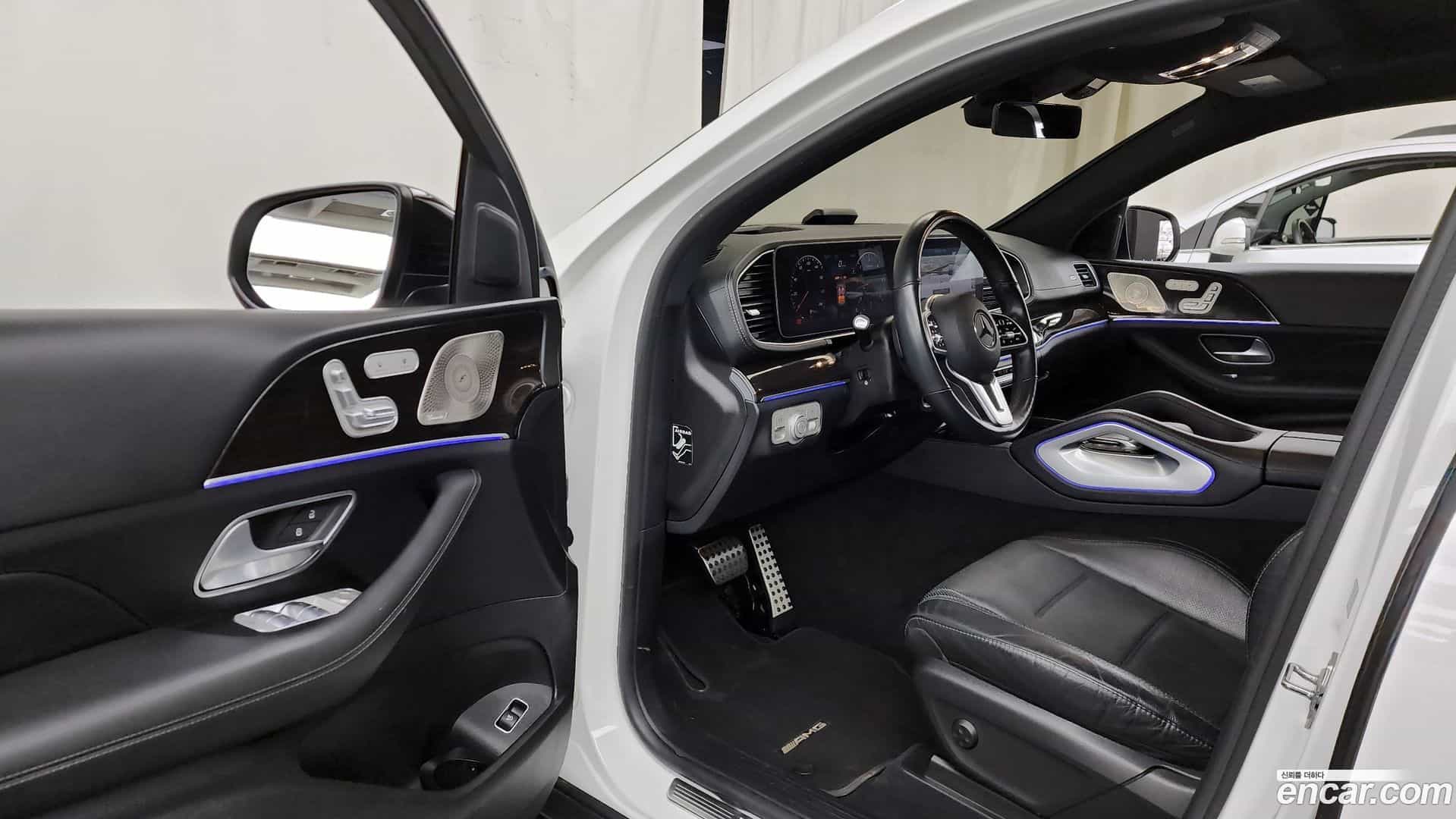 GLE-Class Mercedes-Benz 2022.8-INNER-010